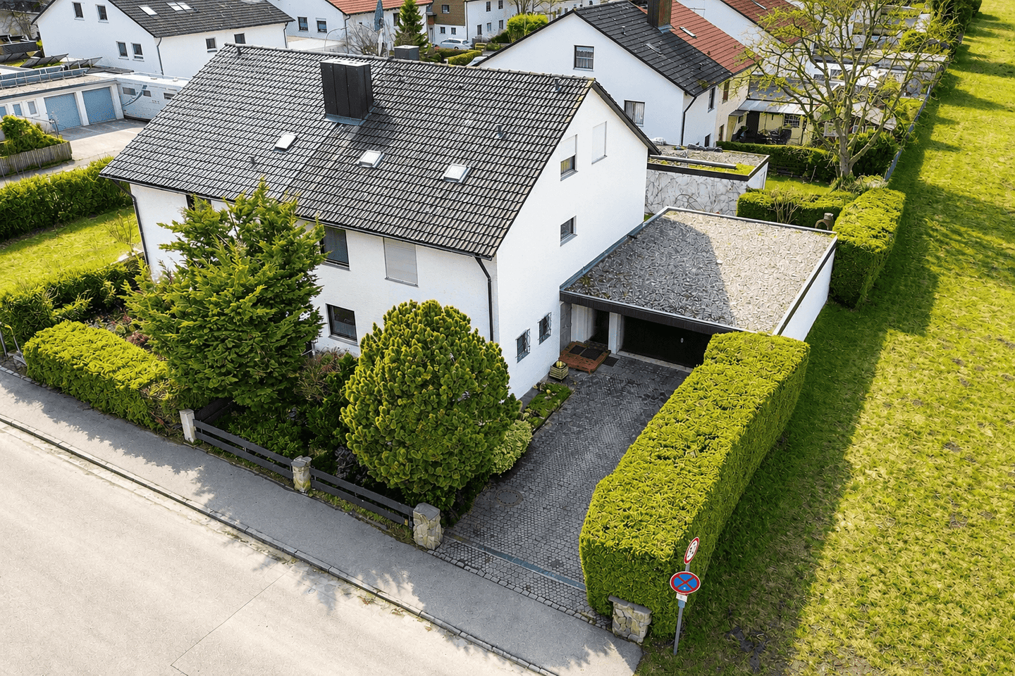 Ein Zuhause, das man erleben muss – großzügiges Familienhaus am Feldrand mit besonderem Highlight, 85435 Erding