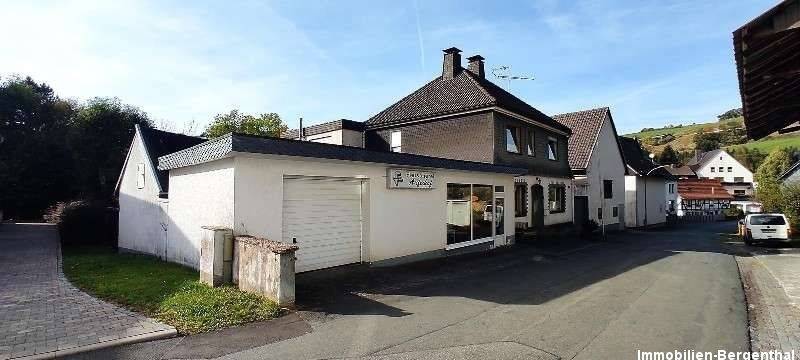 Wohnhaus mit großem Gewerbebereich, Scheunen und Garagen, Nähe Winterberg, 59964 Medebach