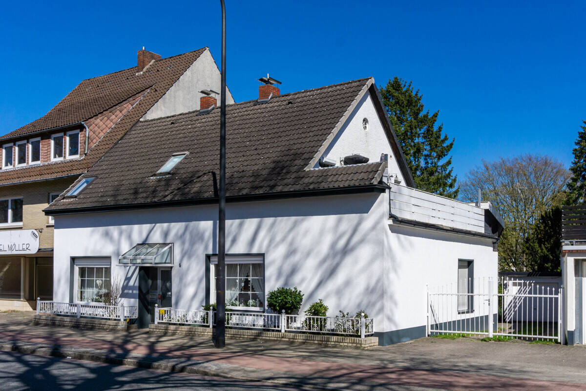 PURNHAGEN-IMMOBILIEN – Zweifamilienhaus mit Garage in zentraler Wohnlage von Bremen-Blumenthal!, 28779 Bremen (Blumenthal Lüssum-Bockhorn)