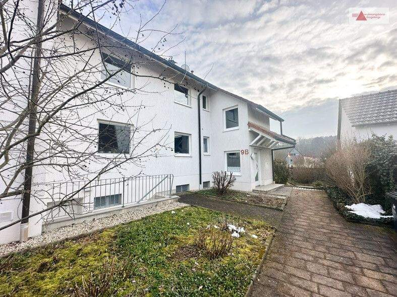 Frisch renovierte 3 – Raumwohnung mit Balkon und Garage in Glauchau OT Niederlungwitz, 8371 Glauchau