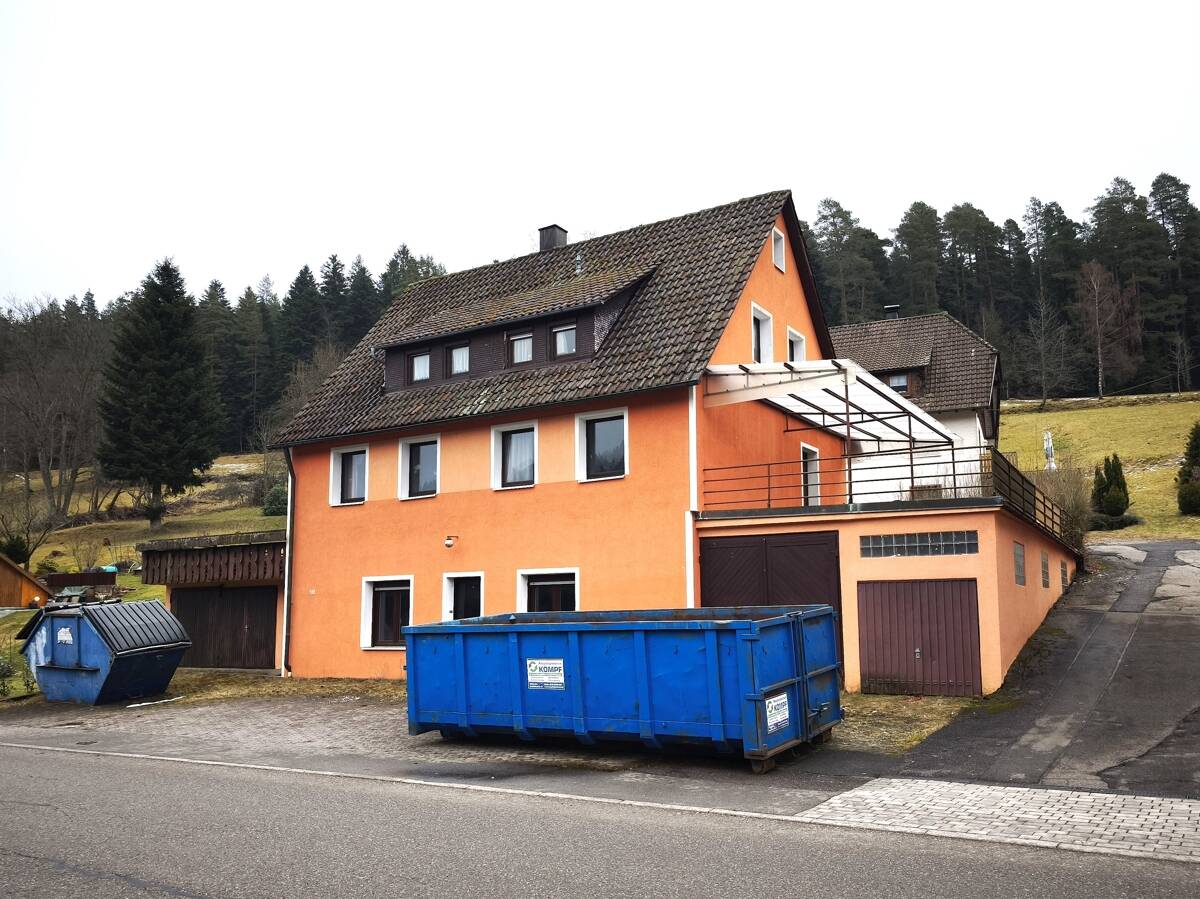 Sanierungsprojekt mit Potenzial: Raum für Ihre Visionen – Vielseitiges Wohnhaus in Enzklösterle, 75337 Enzklösterle