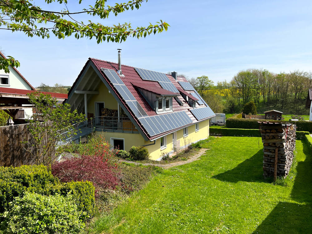 Energetisch modernisiertes Ein- bzw. Zweifamilienhaus mit Doppelgarage und Garten!, 96253 Untersiemau