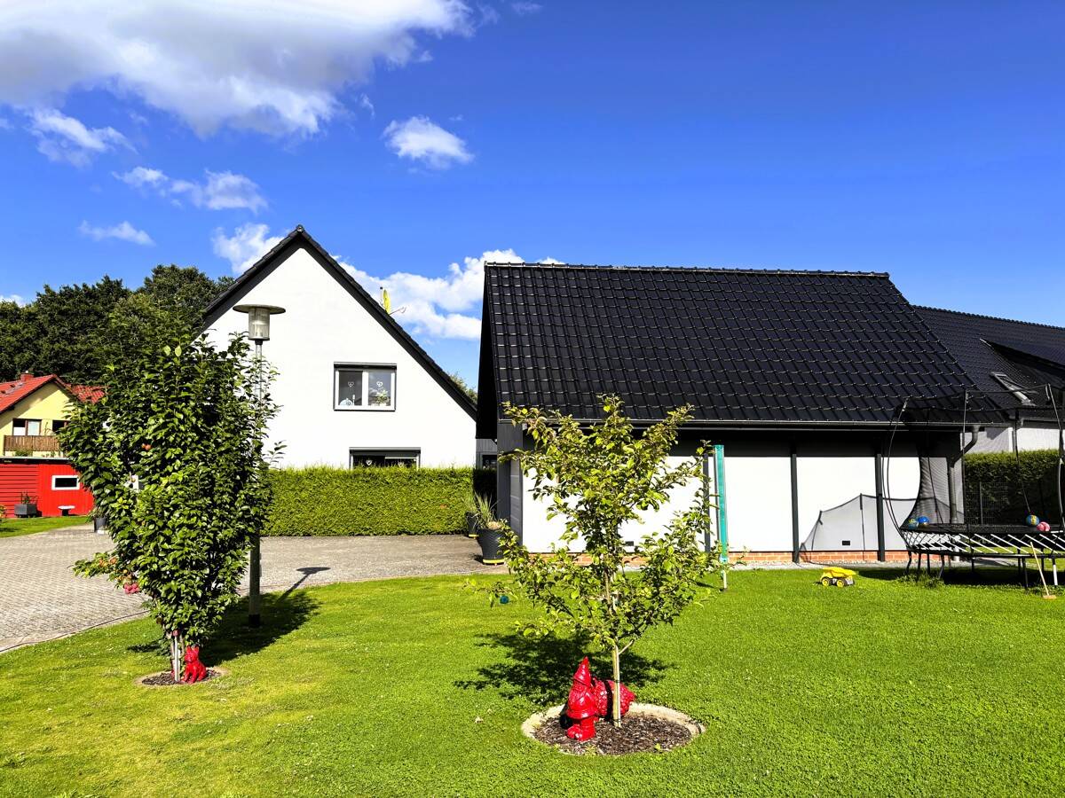 großzügiges Wohnhaus mit ELW und Pool in Neustrelitz, 17235 Neustrelitz