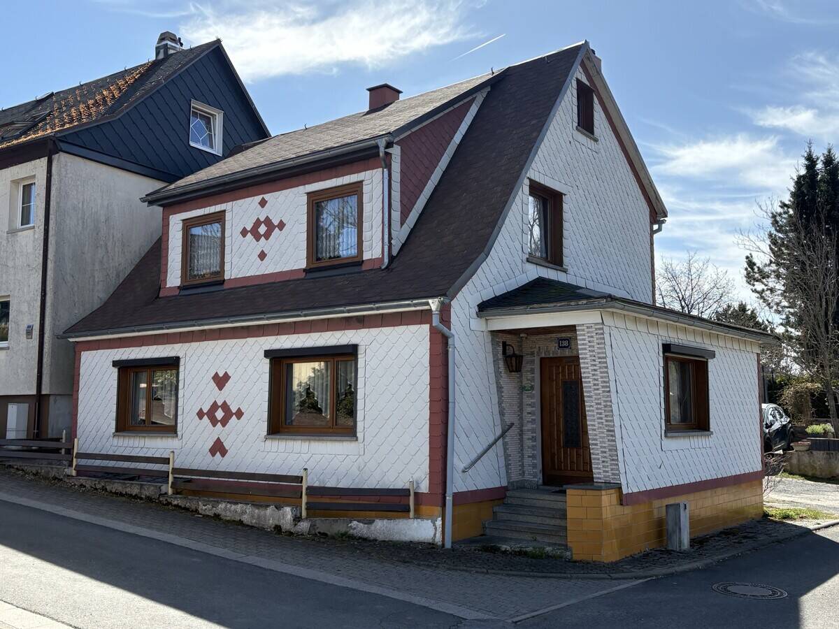 Gemütliches Einfamilienhaus mit Garage und separatem Garten in ruhiger Lage, 98701 Großbreitenbach