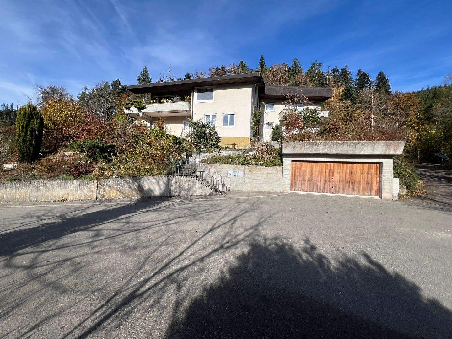 Ansprechendes Einfamilienhaus mit Einliegerwohnung und Fernsicht – Wohnen wo andere Urlaub  machen!, 78730 Lauterbach