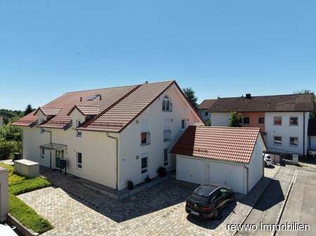 Moderne 3-Zimmer-Wohnung mit Galerie und Balkon in Burgkirchen-Holzen, 84508 Burgkirchen a.d. Alz