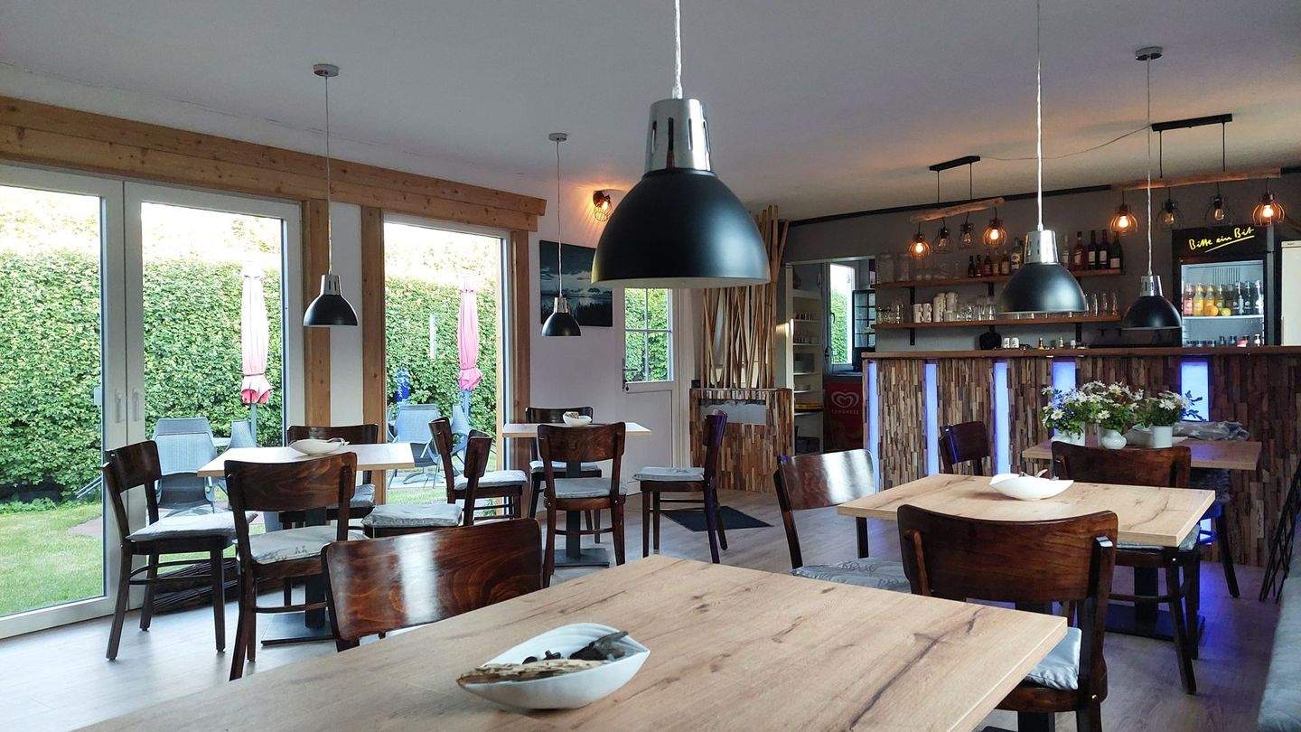Restaurant  + 3 Ferienwohnungen in Vitte – nahe Strand, 18565 Insel Hiddensee