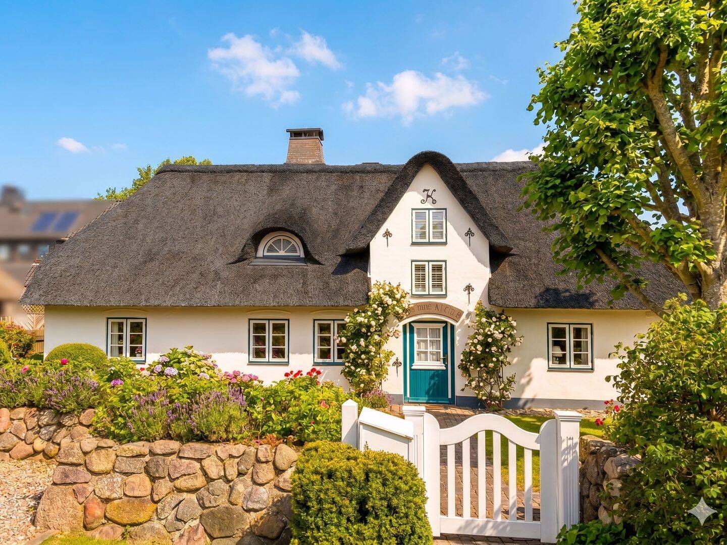 reetgedecktes Friesenhaus in historischer Umgebung, 25946 Nebel