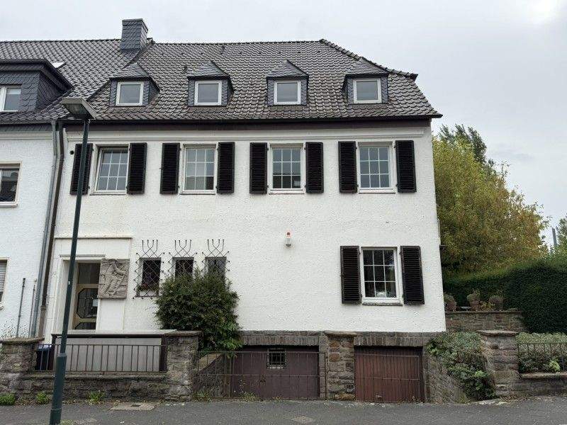 Charaktervoller Altbau mit großem Potenzial und Rheinblick ! In Toplage von Düsseldorf-Oberkassel, 40545 Düsseldorf (Oberkassel)