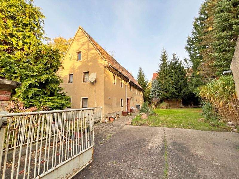 Idyllisches Grundstück mit eigenem Quellteich, Baumbestand und stark sanierungsbedürftigem Wohnhaus sowie großer Scheune in erholsamer Lage, 4758 Cavertitz