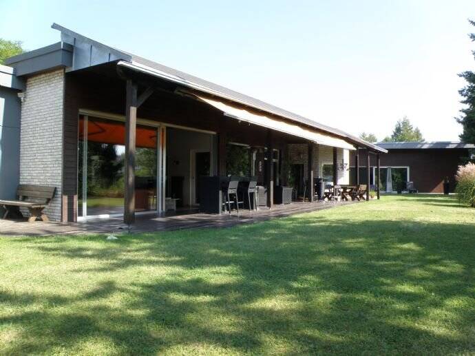 Repräsentatives Anwesen mit Pool, Einliegerwohnung, Studio und großzügigem Grundstück!, 92237 Sulzbach-Rosenberg