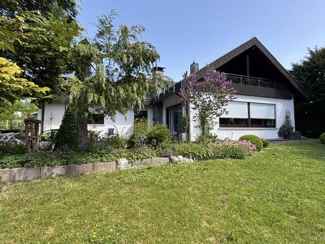 Hochw. Ein- bis Zweifam.-Haus mit Doppelgarage in toller Lage ohne Renovierungsstau!, 72461 Albstadt