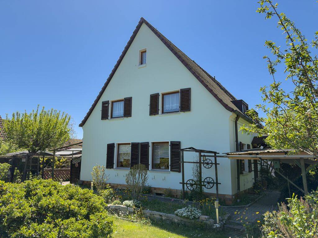 Doppelhaushälfte mit großzügigem Garten in der Kettelersiedlung, 90469 Nürnberg (Falkenheim Gartenstadt Kettelersiedlung Langwasser Rangierbahnhof)