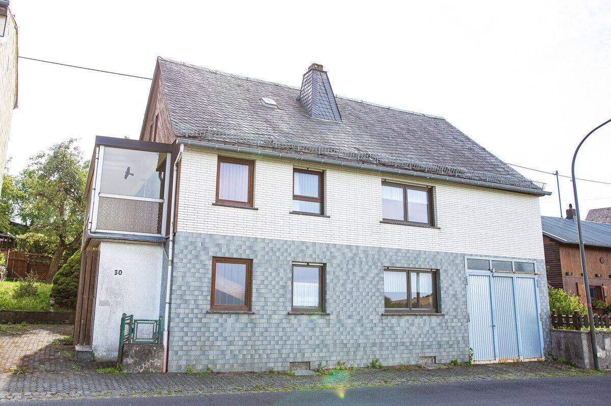 Perfektes Einfamilienhaus mit Garten und Garage, 56825 Beuren