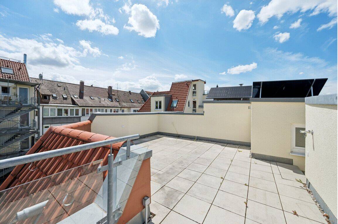 Haus-im-Haus-Gefühl: Großzügige Split-Level-Wohnung mit Dachterrasse, 71634 Ludwigsburg