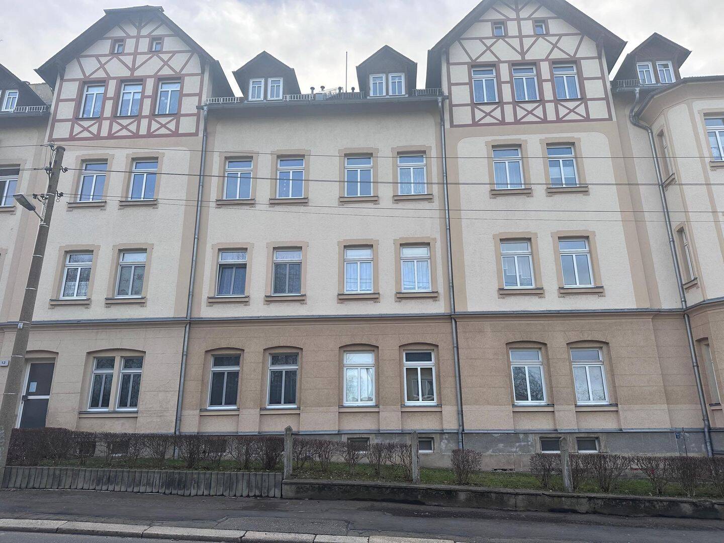 Großzügig wohnen mit Sonnenbalkon – Moderne 3-Raum-Wohnung mit offener Küche und Wannenbad in Glauchau, 8371 Glauchau