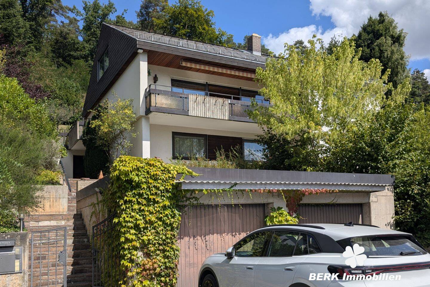 BERK Immobilien – Gartenparadies am Waldrand mit gigantischem Ausblick –  Haus in TE in Laudenbach, 63925 Laudenbach