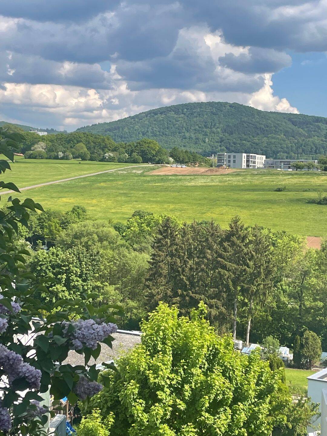 Geräumige 4,5 Zimmerwohnung mit herrlicher Aussicht und TG Stellplatz in gefragter Lage von Aalen, 73431 Aalen