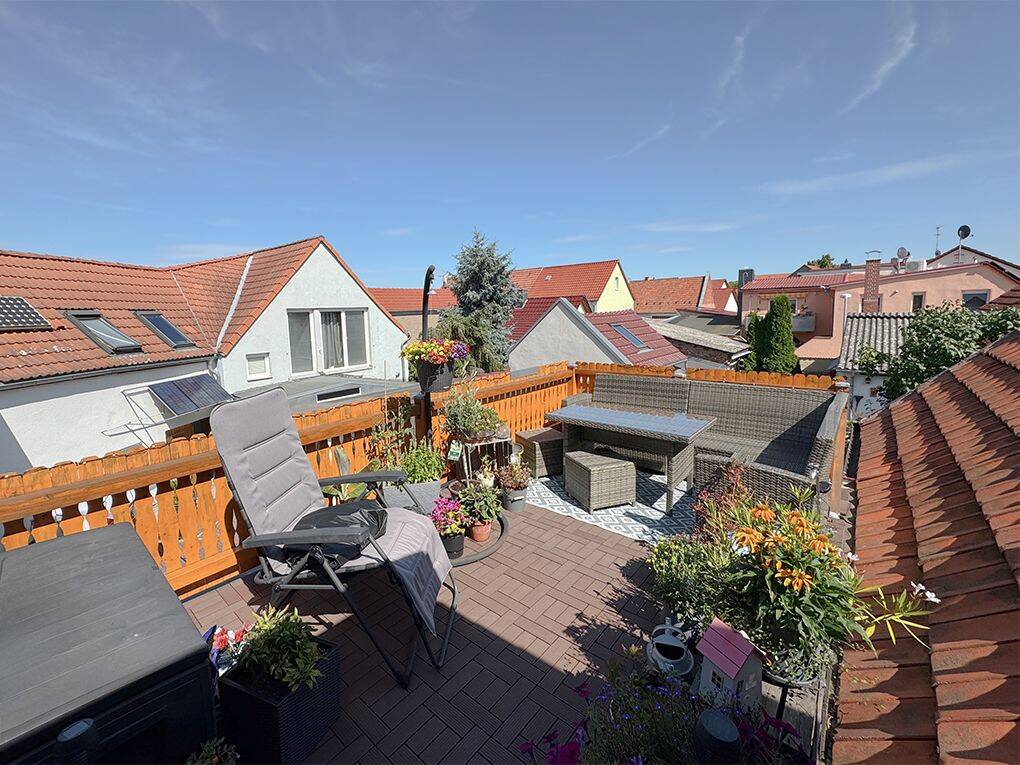 Ihr neues Zuhause – clever finanzieren: Dreiseitenhof mit Mietunterstützung, moderner Energieeffizienz und großer Haupteinheit, 99098 Erfurt