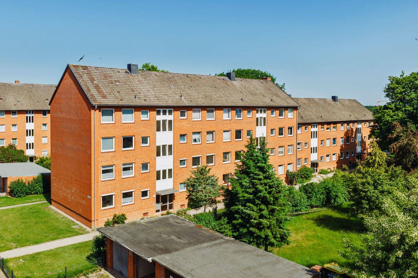 Modernisieren, einziehen, wohlfühlen – Erdgeschosswohnung mit Loggia und vielen Möglichkeiten, 21337 Lüneburg