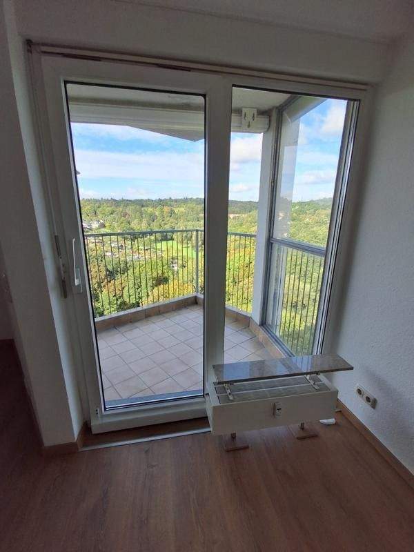 Objekt-Nr.: 11825 – bezugsfreie schöne 1-Zimmer-ETW mit Dusche, EBK, Balkon und Fahrstuhl in beliebter Wohnlage in Plauen, 8523 Plauen