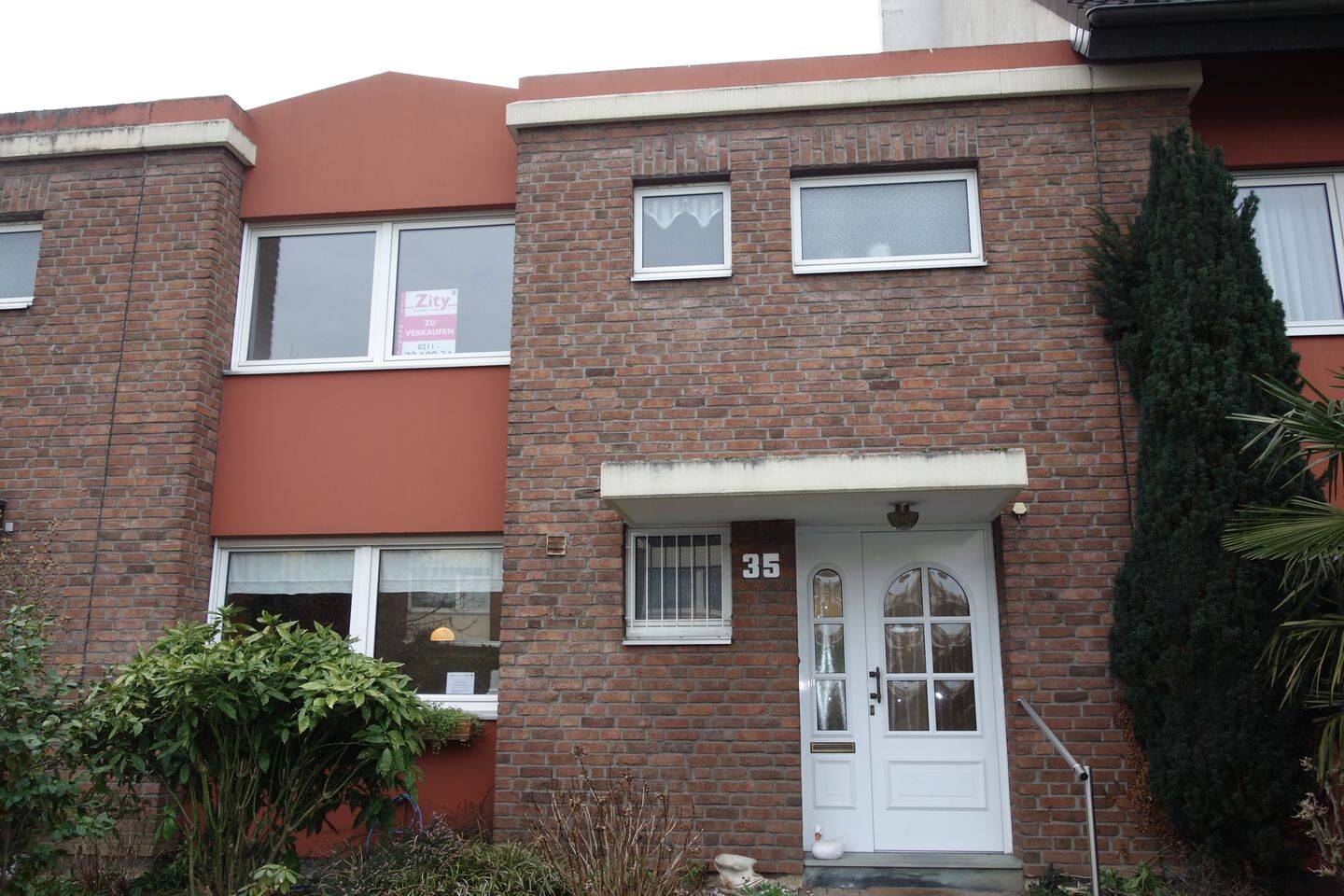 EINFAMILIEN-REIHENMITTELHAUS PARKETT 4 ZIMMER MOD. BÄDER+G-WC GARTEN TERRASSE GARAGE IN HASSELS, 40599 Düsseldorf (Benrath Hassels Holthausen Reisholz)