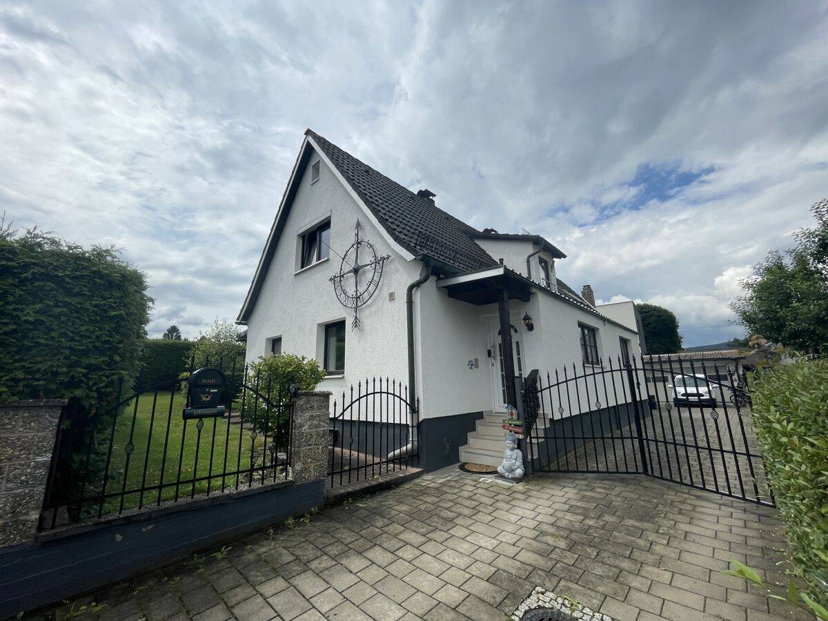 Viel Platz für die ganze Familie – großzügiges Einfamilienhaus mit 8 Zimmern!, 92714 Pleystein