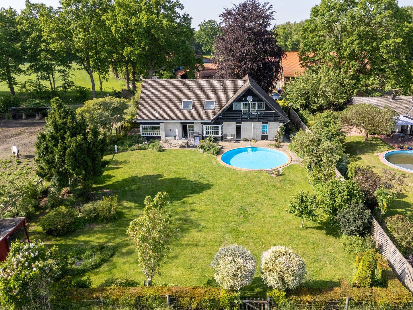 Großes Einfamilienhaus mit Einliegerwohnung und Pool in ruhiger Feld- und Waldrandlage, 21358 Mechtersen
