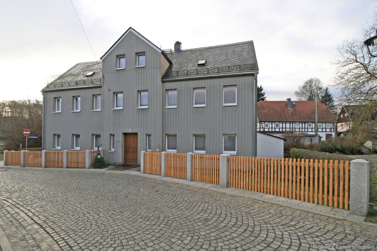 Teilmodernisiertes Wohnhaus mit Sanierungsbedarf, 2708 Dürrhennersdorf