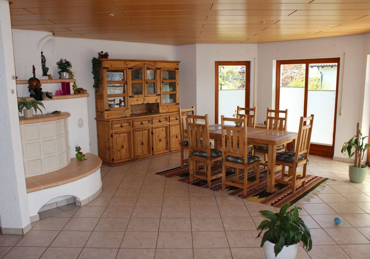 Exklusive 4,5-Zimmer-Terrassenwohnung mit Garten, Terrassen und 2 Stellplätzen in ruhiger Lage, 74889 Sinsheim