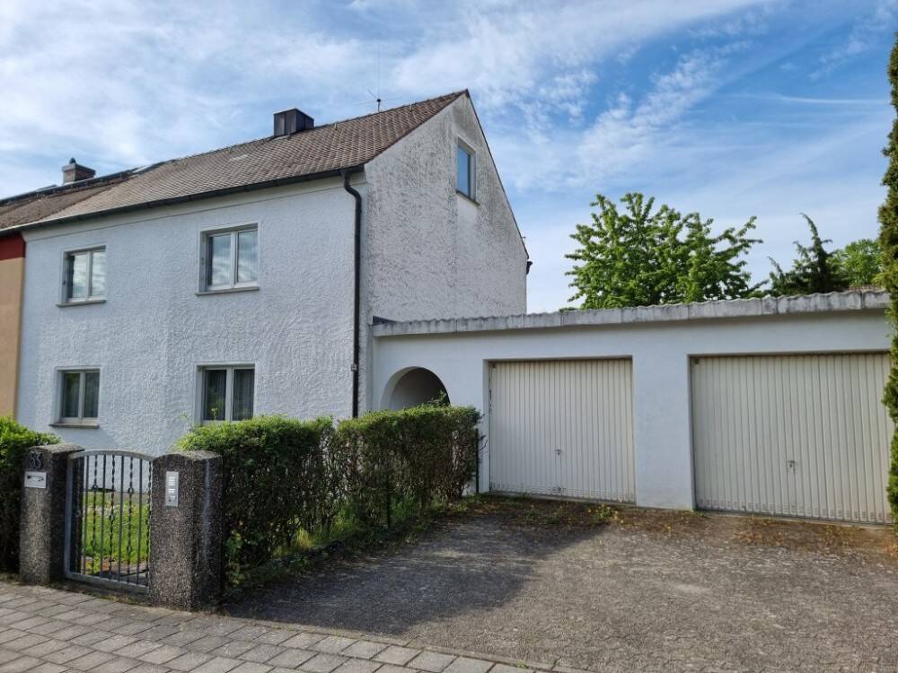 Stattliche DHH mit großem Grundstück und zwei Garagen…, 90768 Fürth