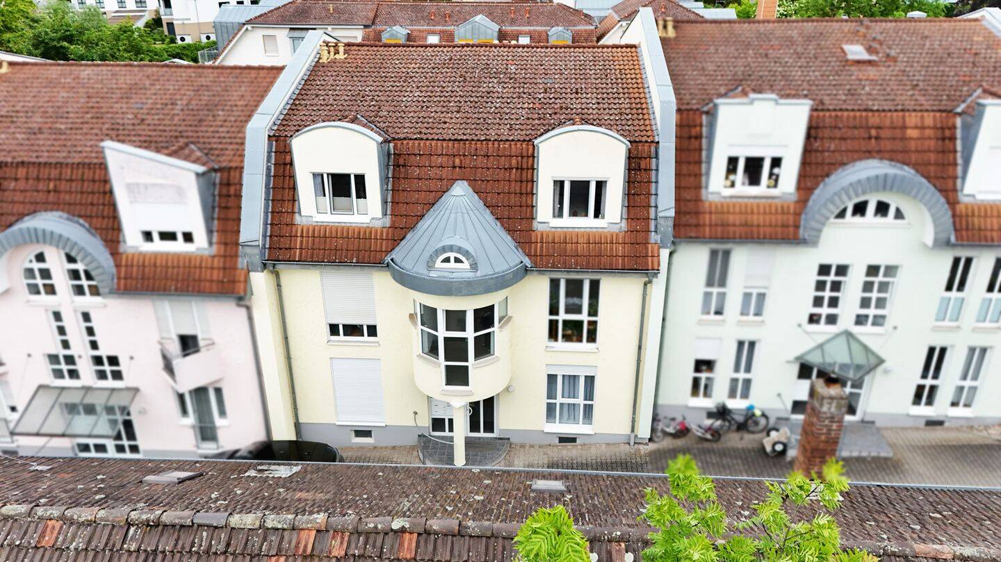 Großzügige Dachgeschosswohnung am Schlosspark mit Dachterrasse und zwei Stellplätzen, 55545 Bad Kreuznach