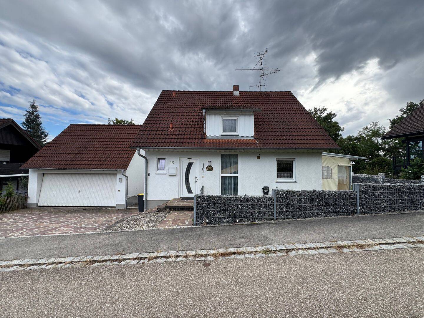 EFH mit Einliegerwohnung, großem Garten, Gartenhaus und unterkellerter Garage (provisionsfrei), 86495 Eurasburg