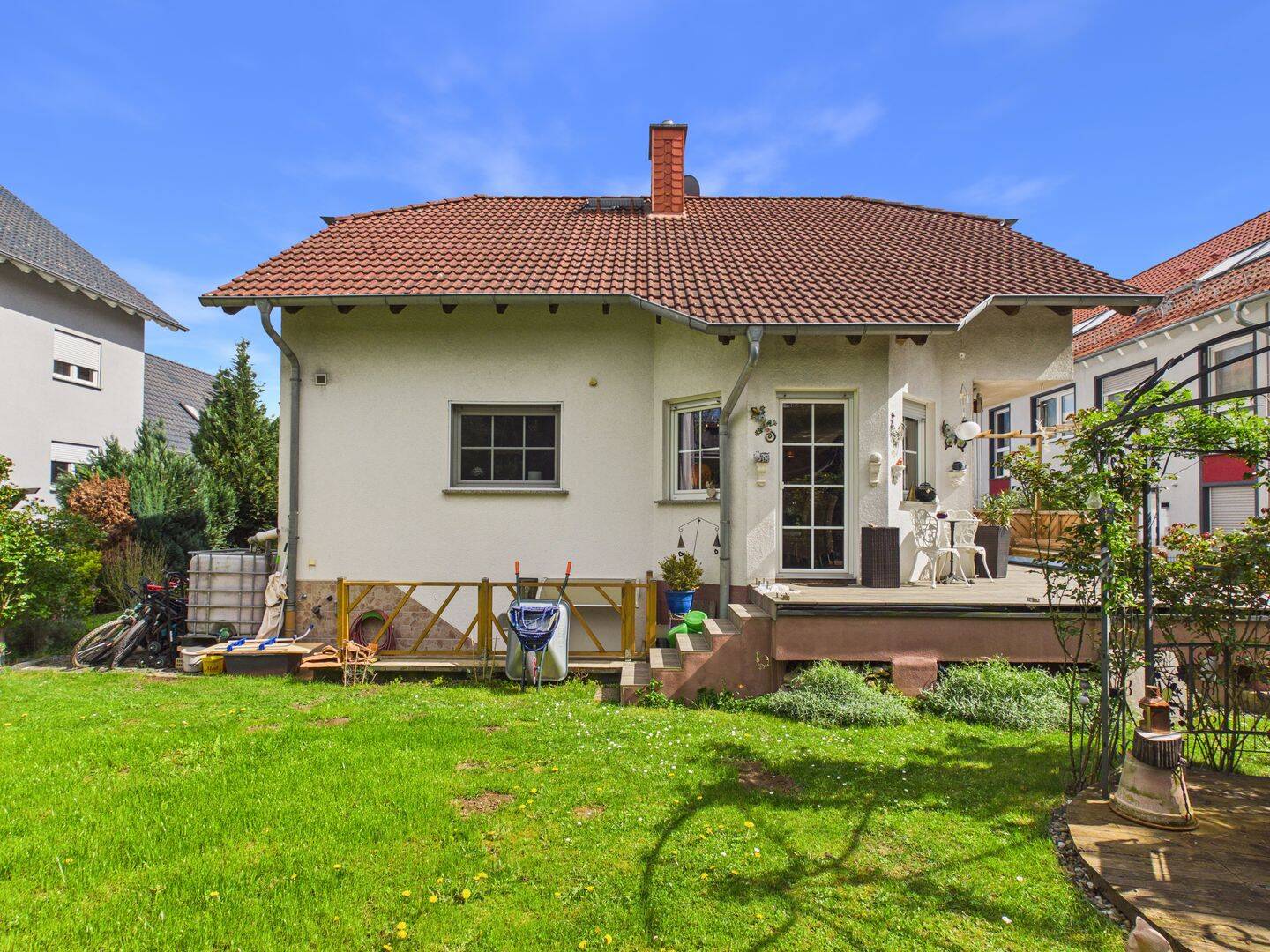 Modernes Wohnen mit viel Raum und Garten – Einfamilienhaus in Nieder-Wöllstadt, 61206 Wöllstadt