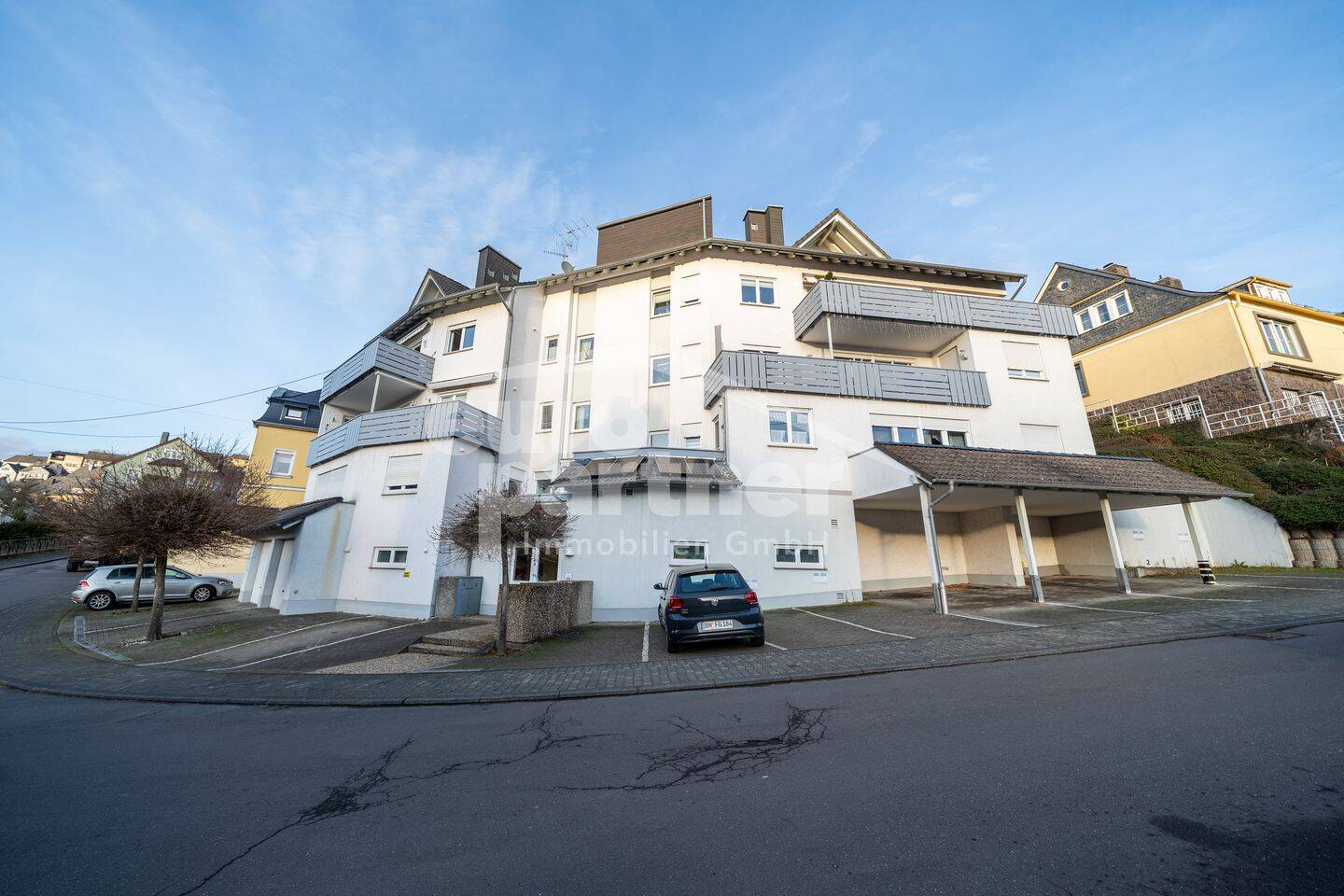 Wohnen über den Dächern von Idar – komfortable 3-Zimmer-Wohnung mit Aufzug, Loggia & Garage, 55743 Fischbach
