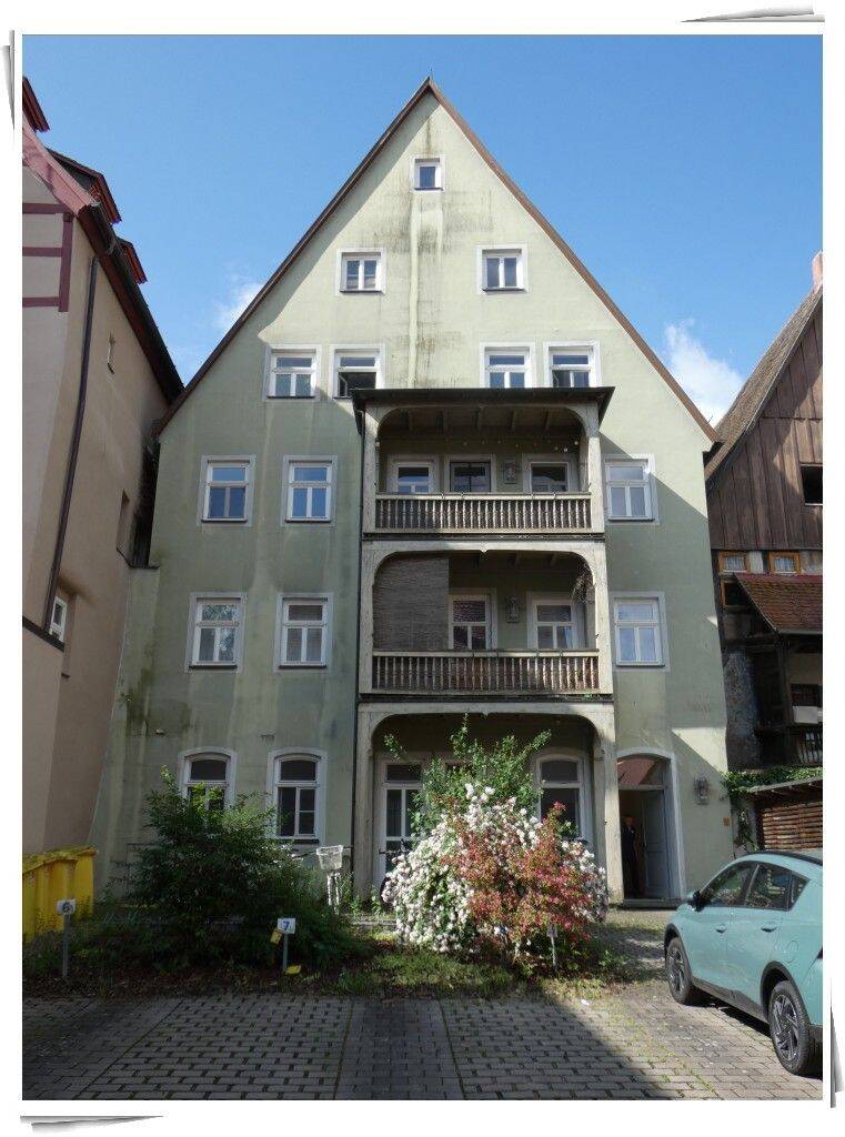 3,5-Zimmer-Eigentumswohnung mit Einbauküche, Balkon und Kfz-Stellplatz in der Altstadt von Dinkelsbühl, 91550 Dinkelsbühl