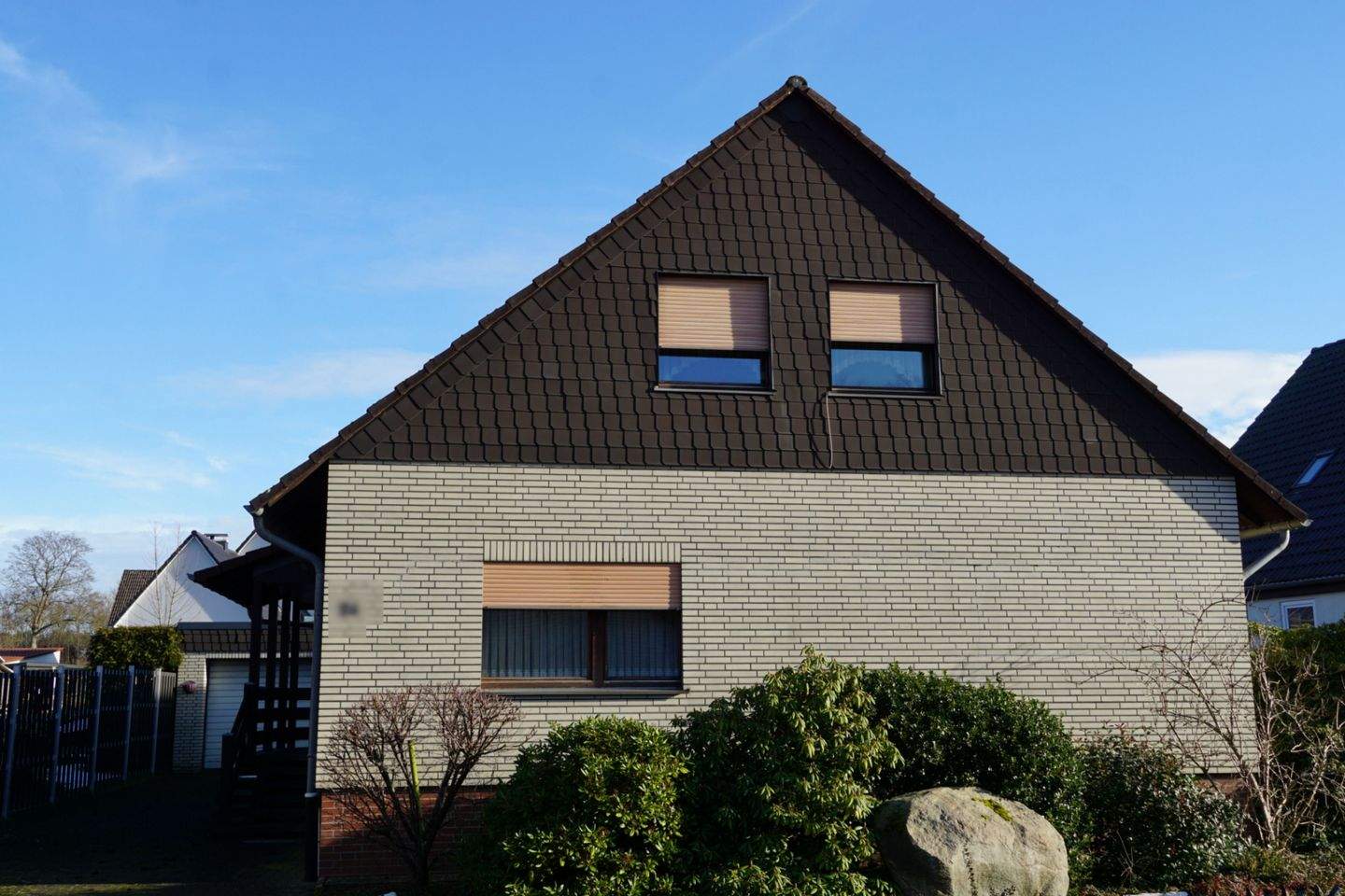 Massives Einfamilienhaus mit Vollkeller und großem Grundstück, 38531 Rötgesbüttel