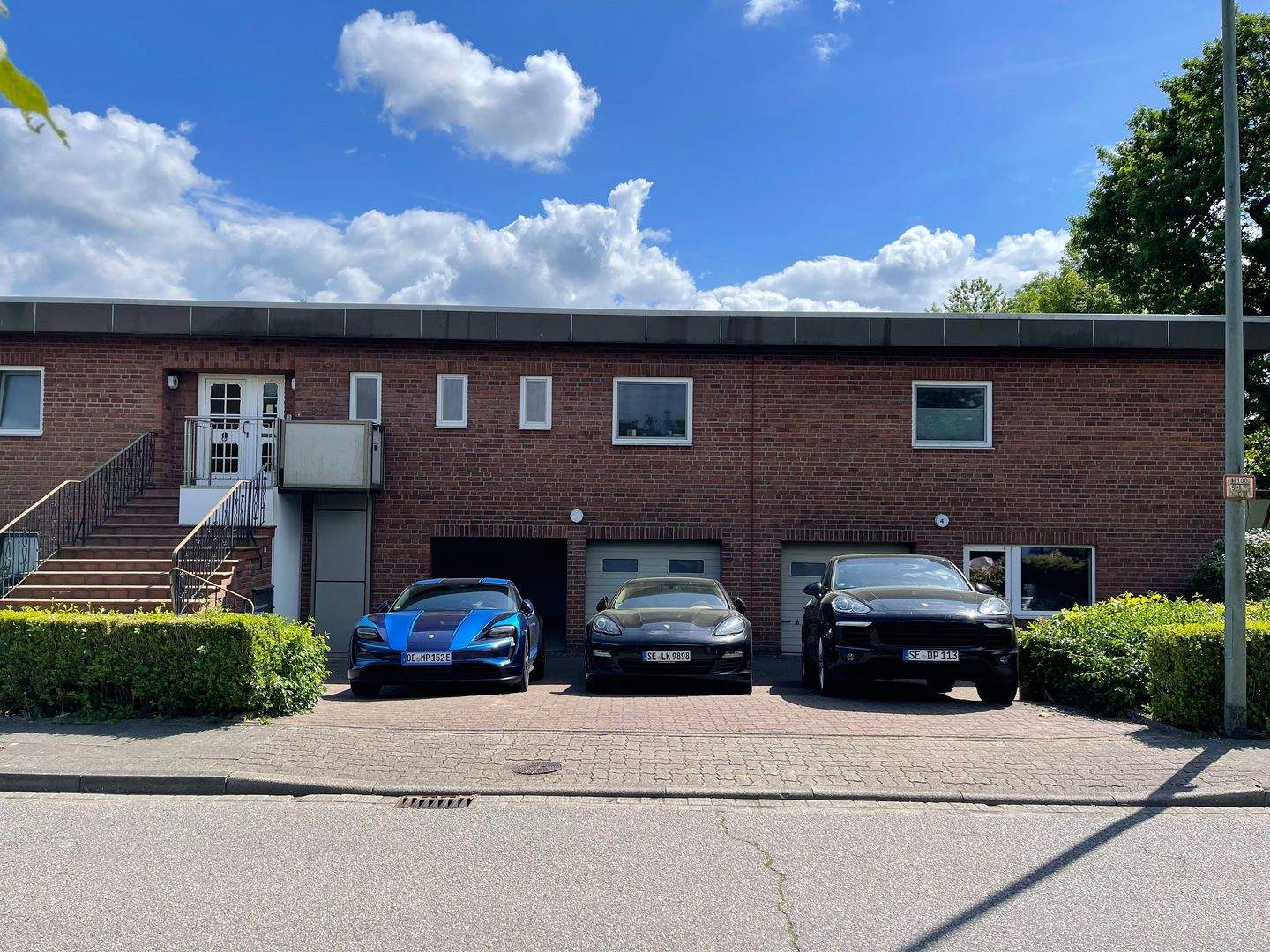 Wunderschöne Villa mit zwei Einliegerwohnungen mit viel Platz, 24537 Neumünster (Böcklersiedlung Faldera Gartenstadt)