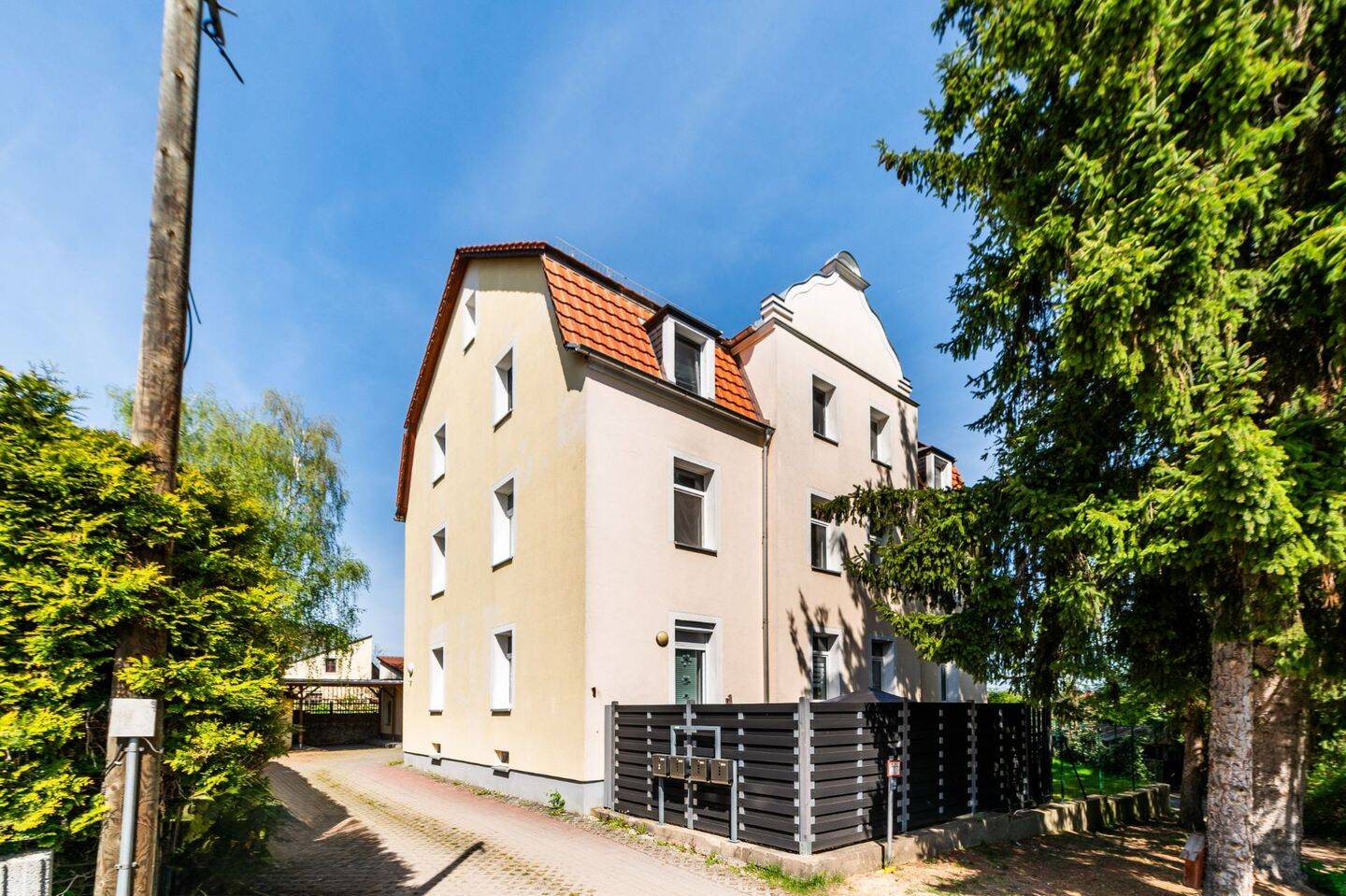 Wohnen mit Komfort: vermietete großzügige 4 Raumwohnung mit Morgenlicht-Balkon, 1259 Dresden (Großzschachwitz Kleinzschachwitz Leuben Lockwitz Niedersedlitz)