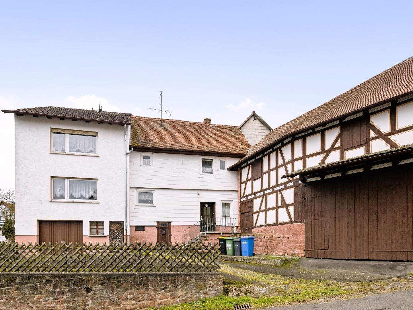 Charmantes (Sanierungsbedürftig) Einfamilienhaus in Kirchhain, 35274 Kirchhain