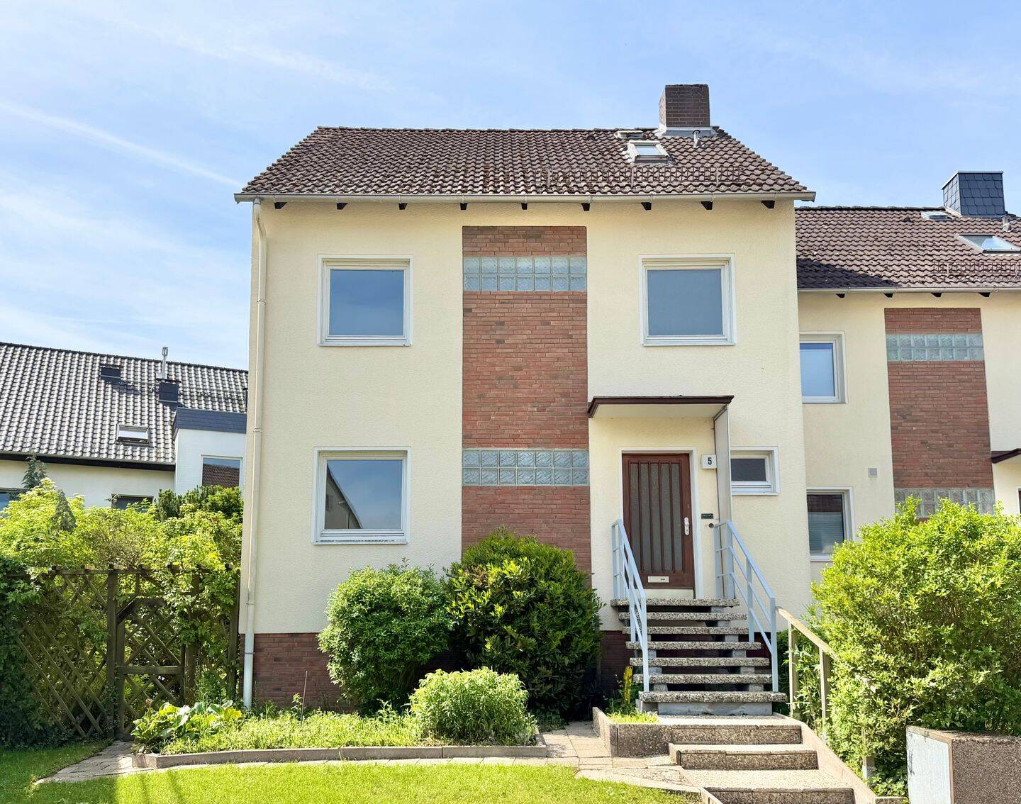 Familienfreundliches Reihenendhaus mit Platz, hellen Wohnräumen und idyllischem Garten in guter Lage, 30827 Garbsen