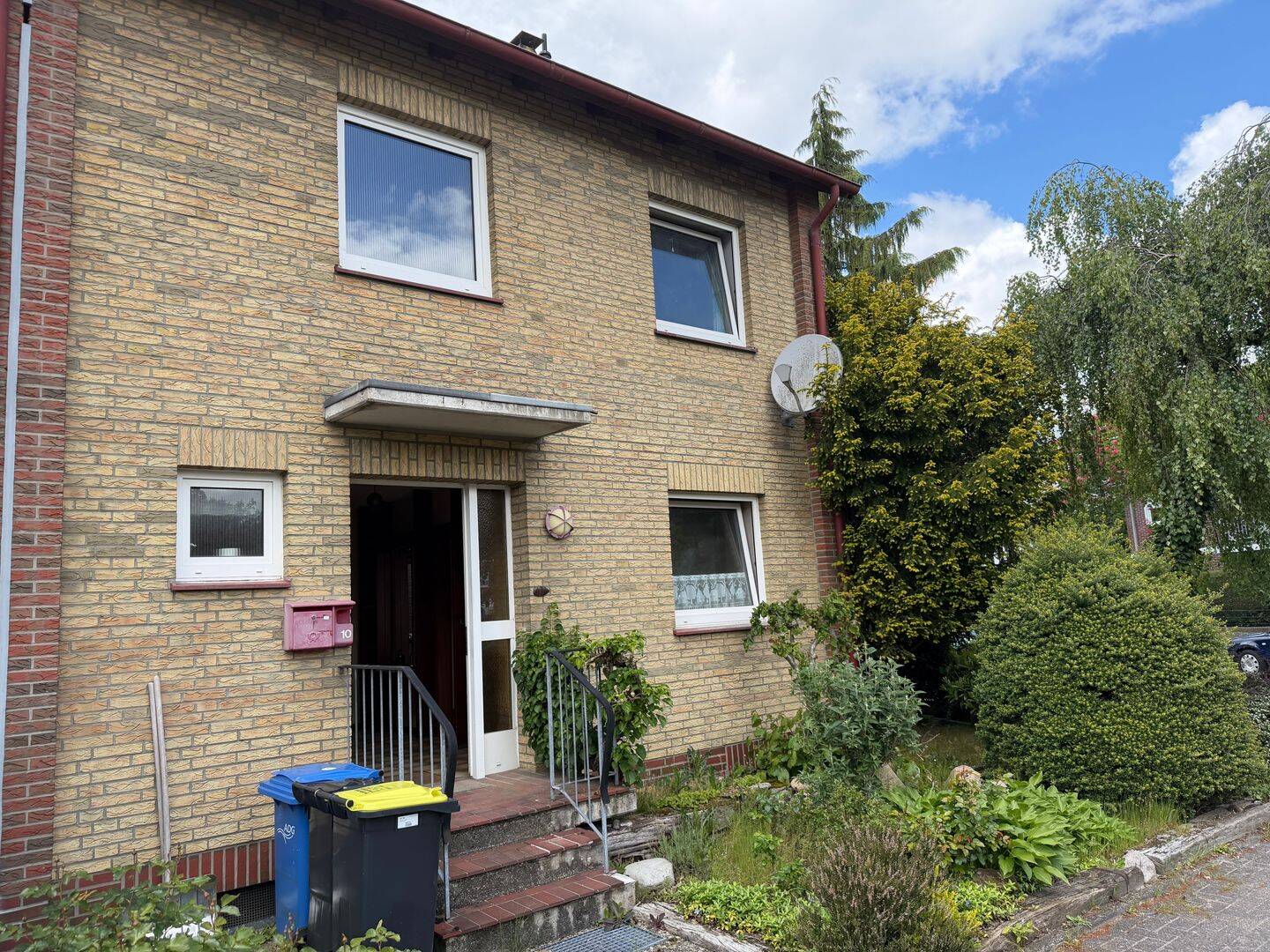 Klinkerreihenendhaus – Brendel/Adelheide – Naumburger Straße – Keller – Garage – 2 Stellplätze – 4 Zimmer zzgl. Dachboden, 27755 Delmenhorst
