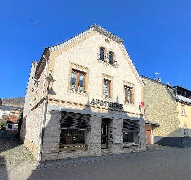Wohnhaus mit 223 qm Wohnfl. / sehr schönem Garten und  mit 149 qm Laden (Kröv-Mosel), 54536 Kröv