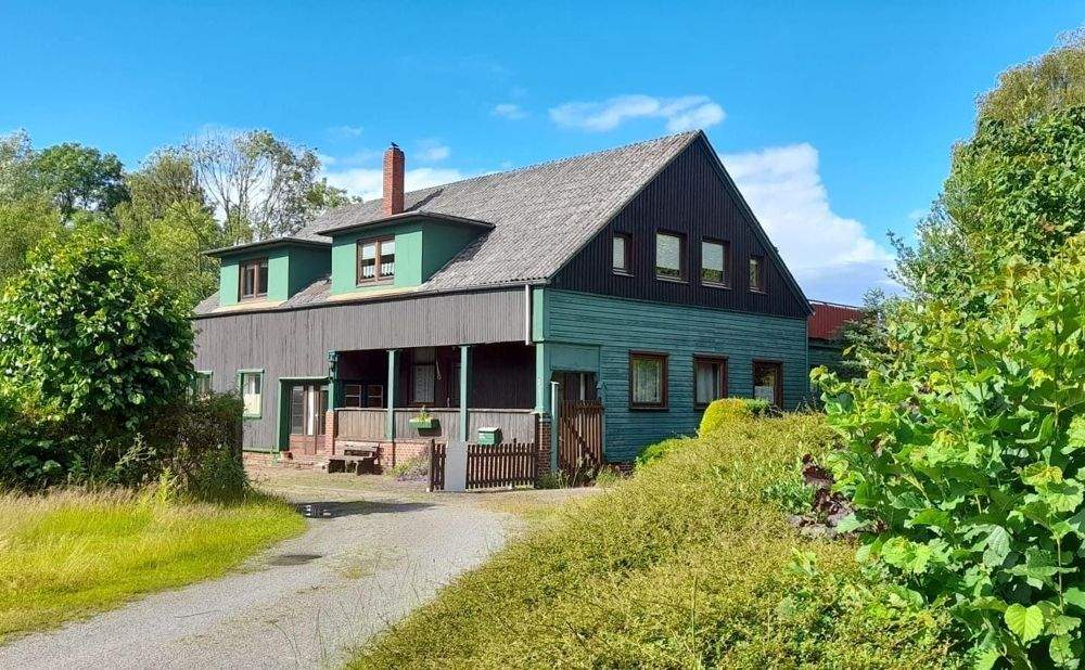 Großzügiges Holzhaus im nördlichen Stadtteil von Nordenham für kreative Sanierer, 26954 Nordenham