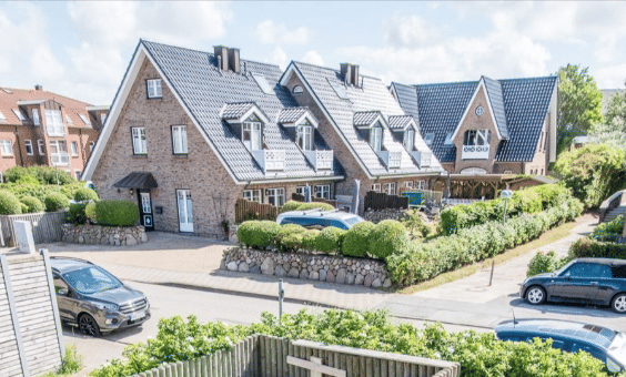 STRANDNAH, SONNENTERRASSE ! Endhausteil mit Terrasse und Carport, 25980 Sylt