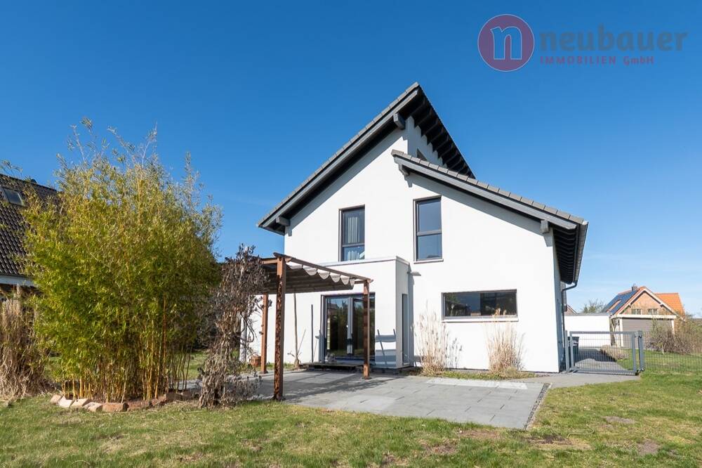 Modernes Einfamilienhaus mit Galerie, Wärmepumpe, Smart Home und großem Grundstück in ruhiger Lage, 21449 Radbruch