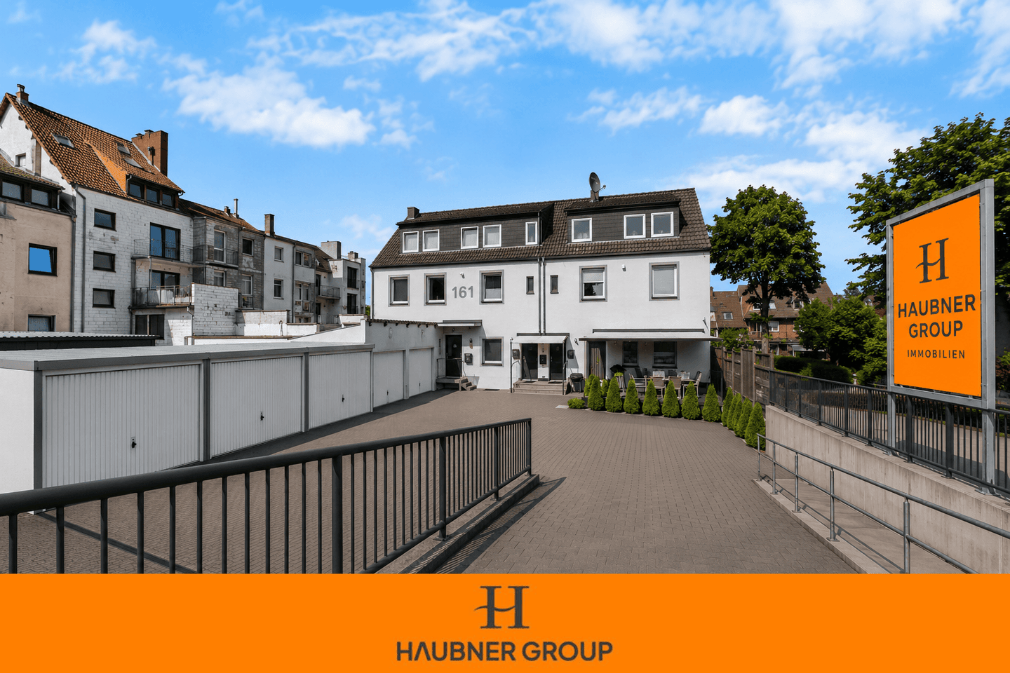 Wohnen auf zwei Ebenen – großzügige Maisonettewohnung mit Balkon und zwei Garagen in Bremen-Walle, 28219 Bremen