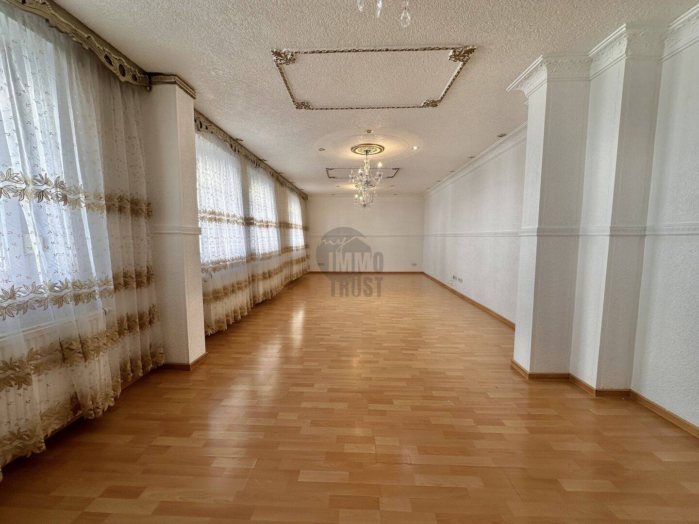 Familienfreundliches EFH – 190 m², kernsaniert, Vollkeller, Garten und Stellplätze, 31655 Stadthagen