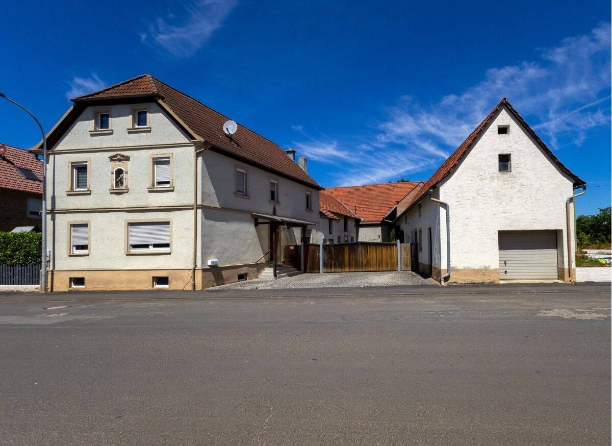Vermietetes, historisches Anwesen mit Scheune, Nebengebäuden und großem Entwicklungspotenzial, 97509 Kolitzheim