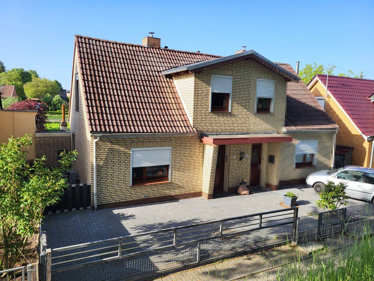 Zentrale Lage: Doppelhaushälfte auf Eigenland (WEG) mit Naturblick und Entwicklungsmöglichkeiten, 23558 Lübeck (Buntekuh Sankt Lorenz Nord Sankt Lorenz Süd)